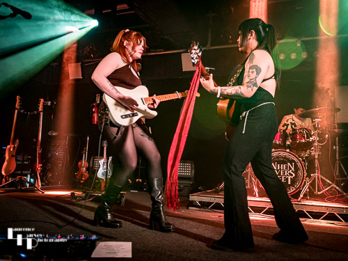 Belly Rachel & Lorna Lynne on vocals & guitar