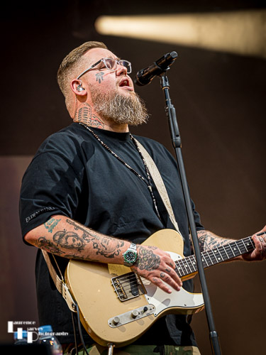 Rag 'n' Bone Man (aka Rory Graham) on vocals