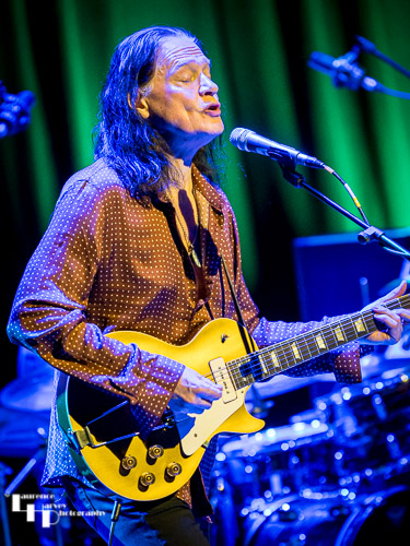 Robben Ford on guitar & vocals