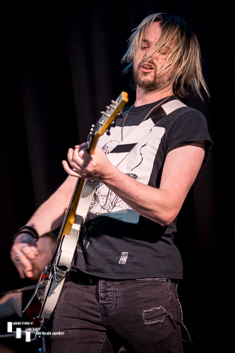 Stevie Lees on guitar