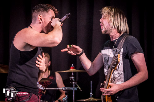 Simon Ball on vocals & Stevie Lees on guitar