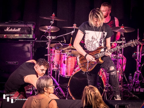Simon Ball on vocals & Stevie Lees on guitar