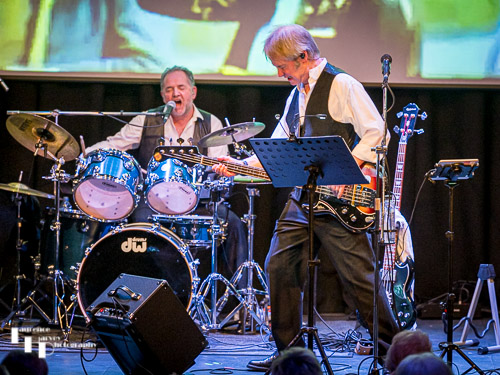 Jerry Langfield on lead vocals & bass, Allan Gifford on drums