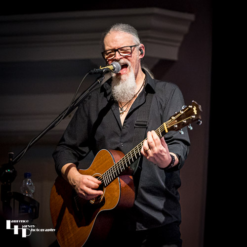 Mike G on rhythm guitar