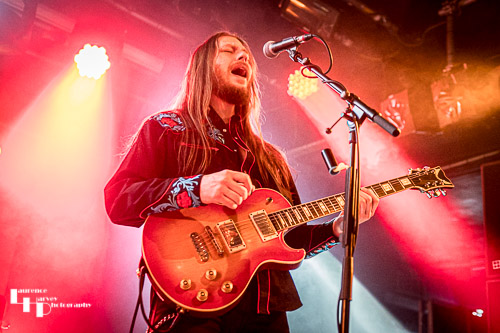 Derrick Shipp on lead guitar