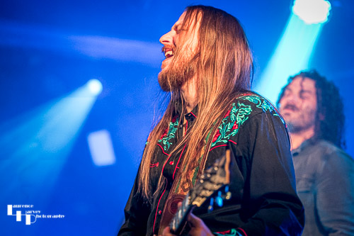 Derrick Shipp on lead guitar