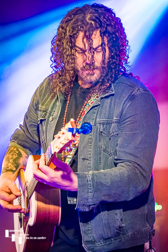 Nathan Hunt on vocals & acoustic guitar