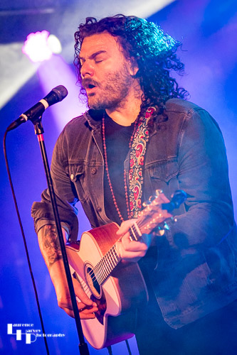 Nathan Hunt on vocals & acoustic guitar