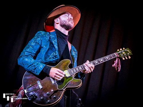 Thomas Heppell on vocals & guitar