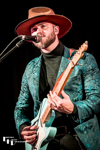 Thomas Heppell on vocals & guitar