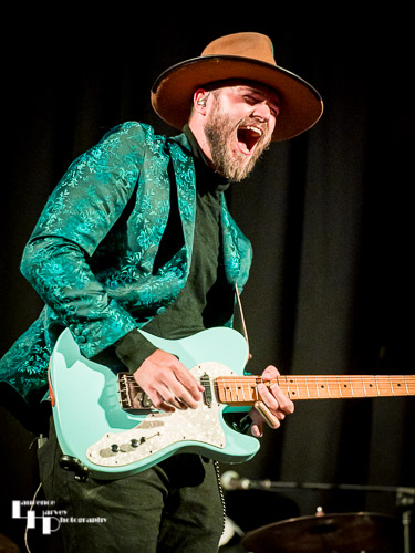 Thomas Heppell on vocals & guitar