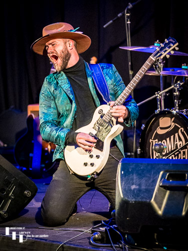 Thomas Heppell on vocals & guitar