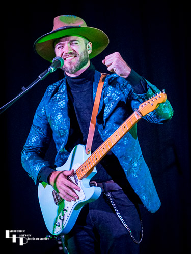 Thomas Heppell on vocals & guitar