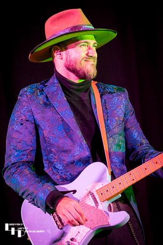 Thomas Heppell on vocals & guitar