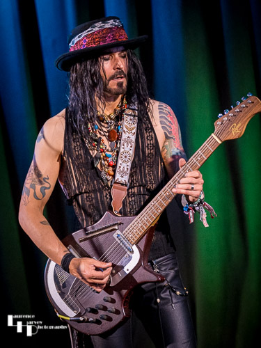 Troy Redfern on vocals & guitar