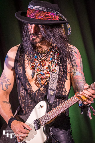 Troy Redfern on vocals & guitar