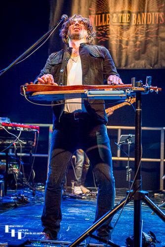 Wille Edwards on lap steel & vocals