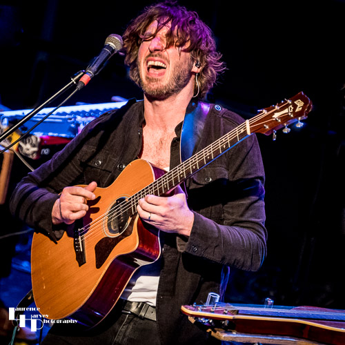 Wille Edwards on guitar & vocals