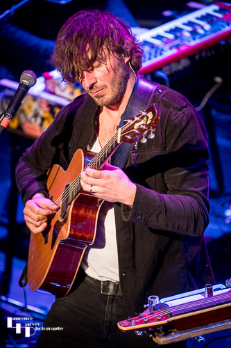 Wille Edwards on guitar & vocals