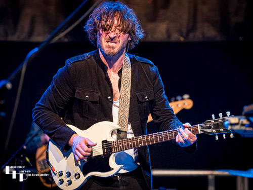 Wille Edwards on guitar & vocals