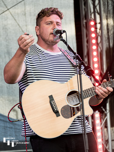 Joe Sherwood on vocals & guitar
