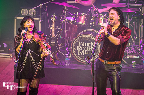 Grace Bond on vocals & violin, Aaron Bond on guitar & vocals