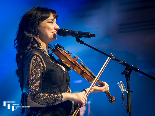 Grace Bond on vocals & violin