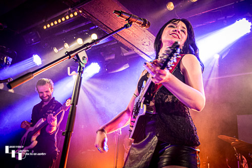 Grace Bond on vocals & mandolin