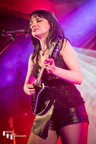 Grace Bond on vocals & mandolin