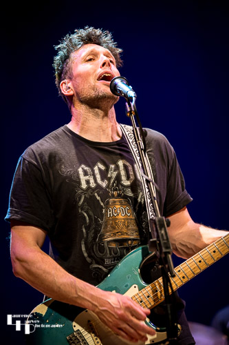 Aynsley Lister on vocals & guitar
