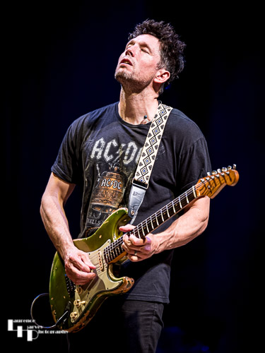 Aynsley Lister on vocals & guitar