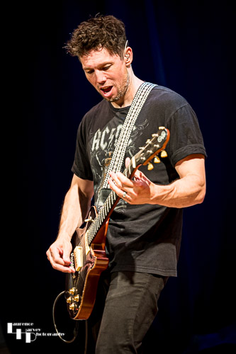 Aynsley Lister on vocals & guitar