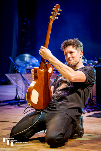 Aynsley Lister on vocals & guitar