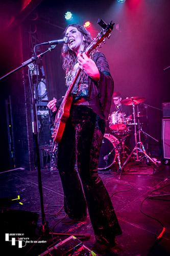 Ally Venable on vocals & guitar