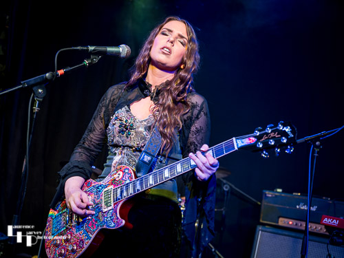 Ally Venable on vocals & guitar