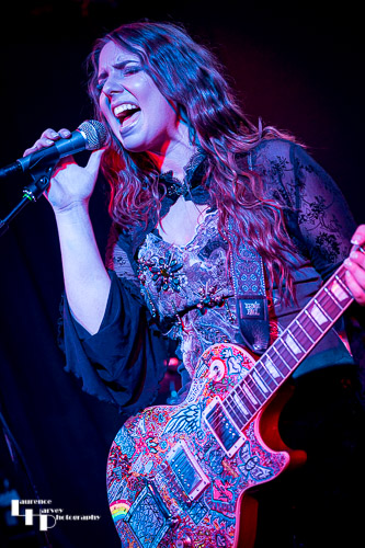 Ally Venable on vocals & guitar