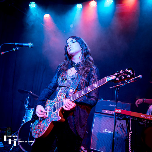 Ally Venable on vocals & guitar