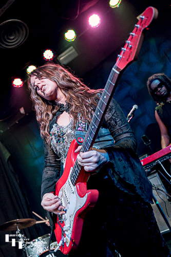 Ally Venable on vocals & guitar