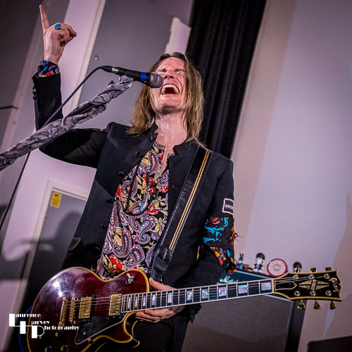 Neil Murdoch on guitar & vocals