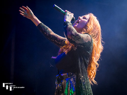 Lindsey Bonnick on vocals