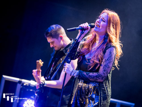 Lindsey Bonnick on vocals