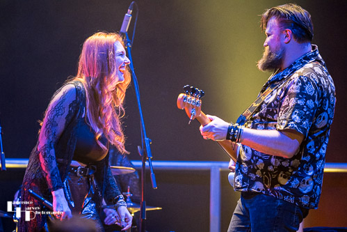 Lindsey Bonnick on vocals, Billy Dedman on bass