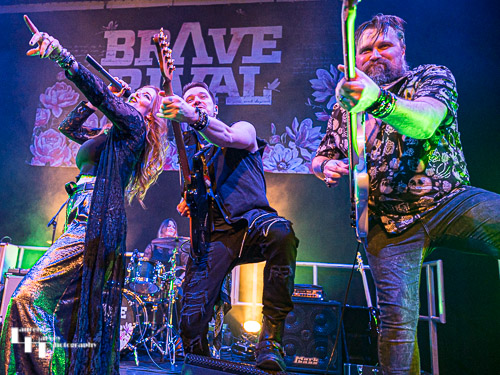 Lindsey Bonnick on vocals, Ed Clarke on guitar, Billy Dedman on bass