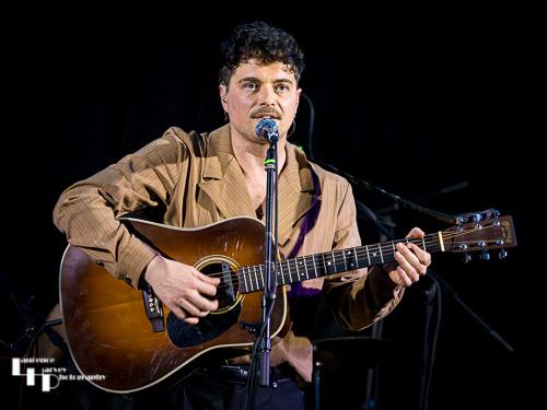 Marco Cinelli on guitar & vocals