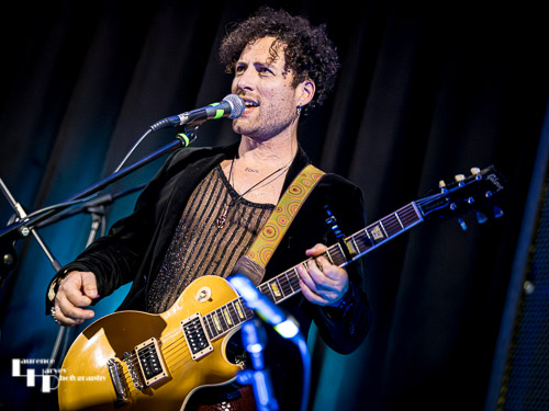 Jorma Gasperi on guitar & vocals