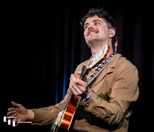 Marco Cinelli on guitar & vocals