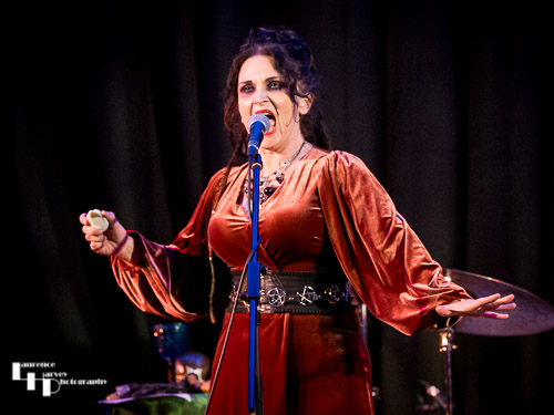 Jo Carley on vocals