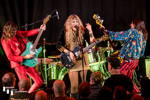 Lee-la Baum on vocals & guitar, Tom Shemerr on guitar, PY Letellier on bass