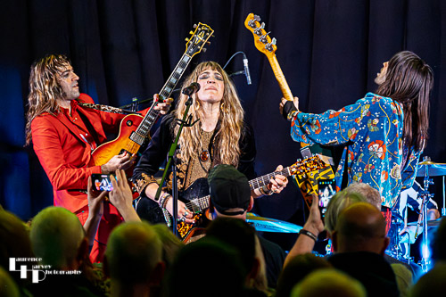 Lee-la Baum on vocals & guitar, Tom Shemerr on guitar, PY Letellier on bass