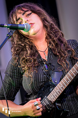 The Jess Davey Band: Jess Davey on vocals & guitar